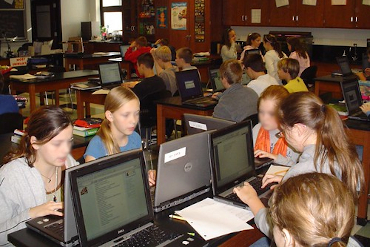 Students_online-learning370x247